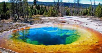 el-espectacular-colorido-del-lago-yellowstone